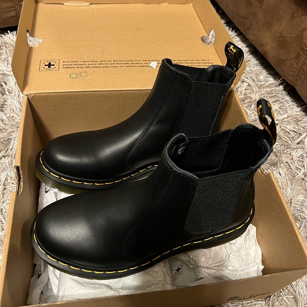 Dr Martens black leather chelsea boots